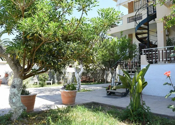 Modern Apartment With Garden